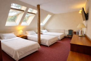 Pokój 4 osobowy z łazienką. 5 minut do plaży.