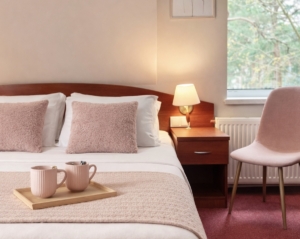 Pokój dwuosobowy .z łazienka i balkonem.blisko plaży.