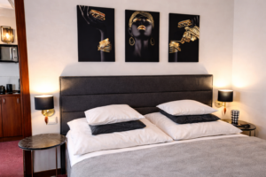 Pokój 4 osobowy typu studio z balkonem. Dwa pokoje z aneksem kuchennym.blisko plaży