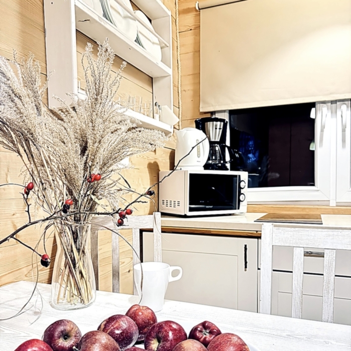 Przytulny salon w domku wakacyjnym Morska Fala Pobierowo