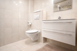 Łazienka z kabiną prysznicową w pokoju dwuosobowym na parterze – Morska Fala Pobierowo