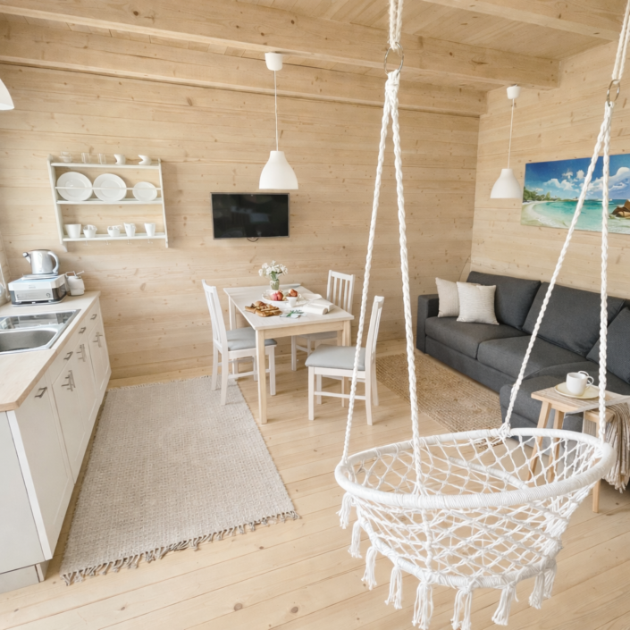 Salon w drewnianym domku Morska Fala w Pobierowie nad morzem