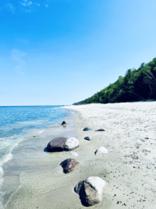 Kamienie na plaży w Pobierowie nad Bałtykiem